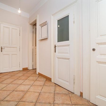Large And Modern Apartment In The Heart Of Praha Bagian luar foto