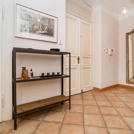 Large And Modern Apartment In The Heart Of Praha Bagian luar foto