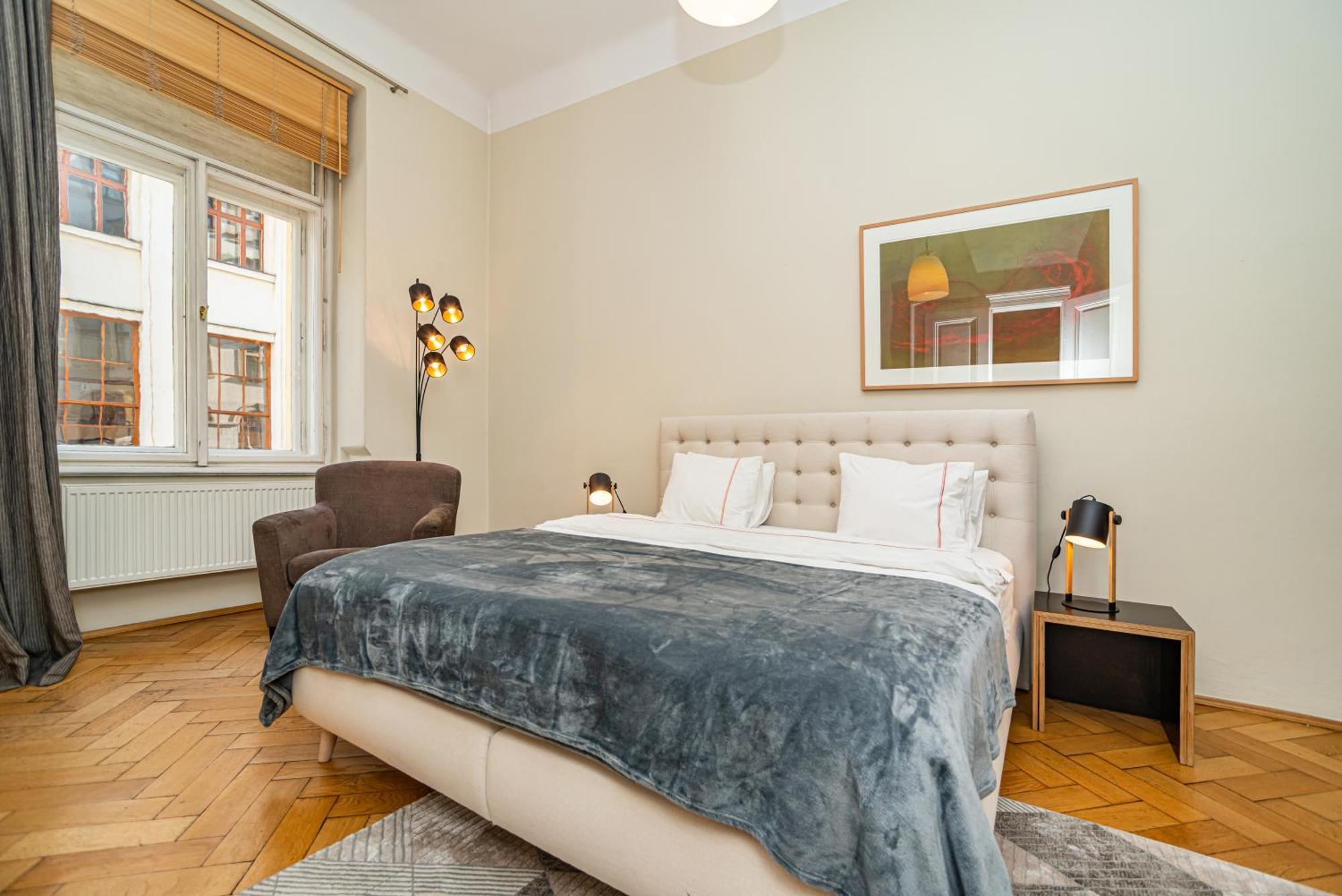 Large And Modern Apartment In The Heart Of Praha Bagian luar foto