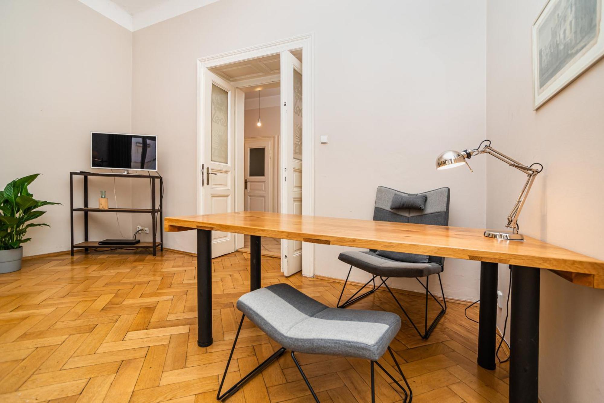 Large And Modern Apartment In The Heart Of Praha Bagian luar foto