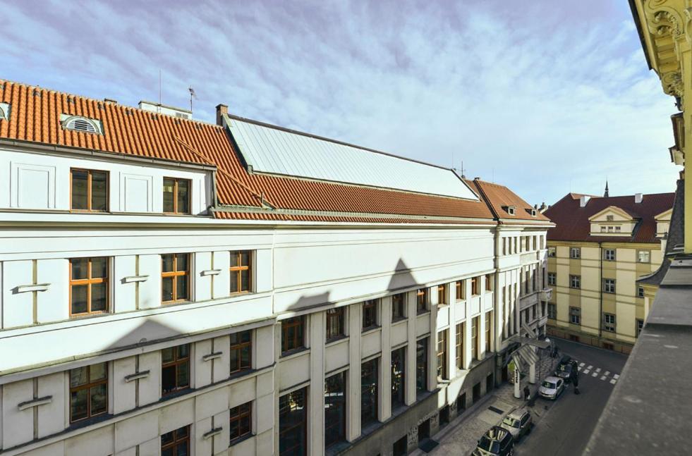 Large And Modern Apartment In The Heart Of Praha Bagian luar foto