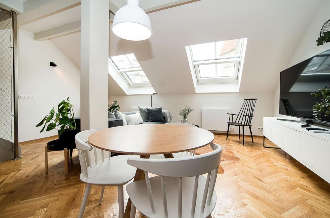 Large And Modern Apartment In The Heart Of Praha Bagian luar foto