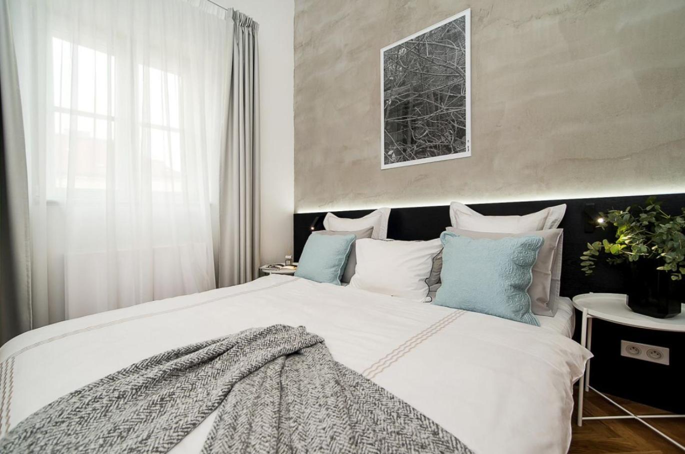 Large And Modern Apartment In The Heart Of Praha Bagian luar foto