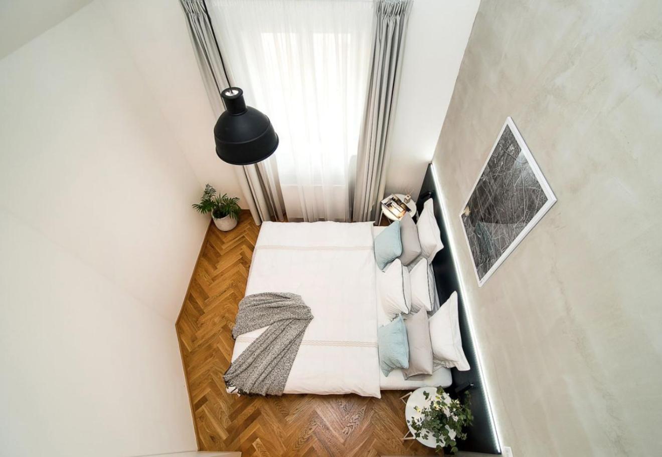 Large And Modern Apartment In The Heart Of Praha Bagian luar foto