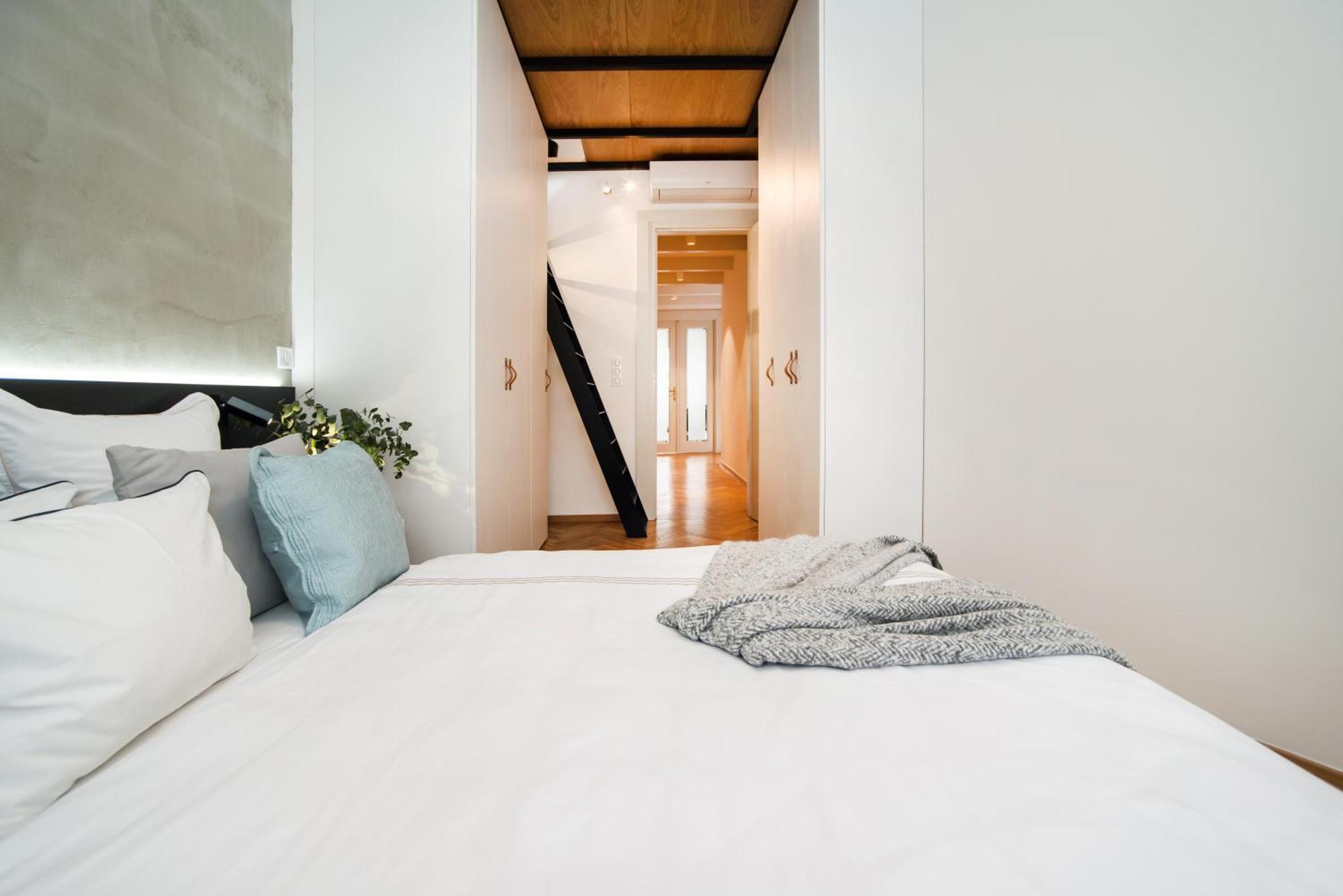 Large And Modern Apartment In The Heart Of Praha Bagian luar foto