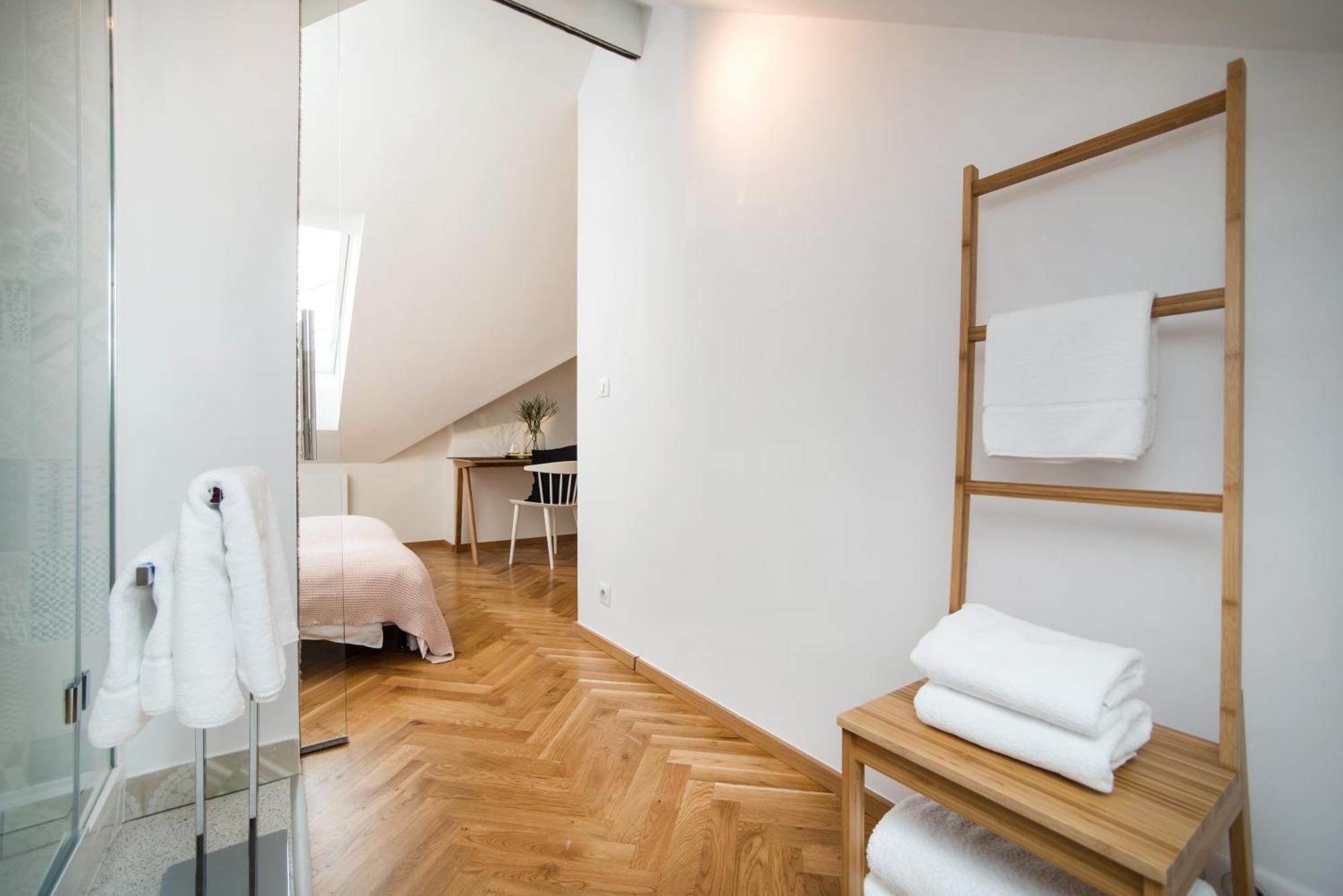 Large And Modern Apartment In The Heart Of Praha Bagian luar foto